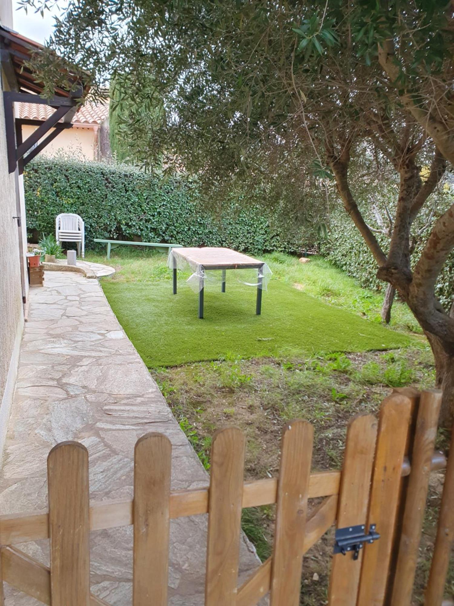 Appartement T2 Bas De Villa Avec Jardinet Au Calme Proche Mer La Seyne-sur-Mer Eksteriør bilde